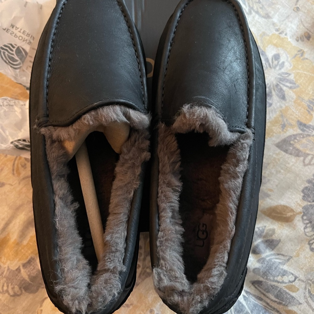 Men’s UGG slippers